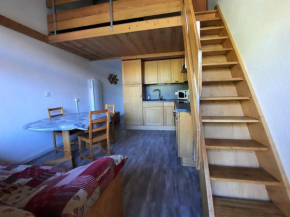 Appartement cosy à 50m des pistes, 2 pièces pour 6 personnes, balcon et services disponibles - FR-1-452-205